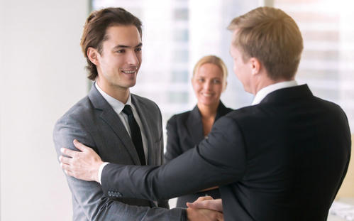 |上司回你“收到,谢谢”还要再回吗?答案是肯定的,但方式要用对