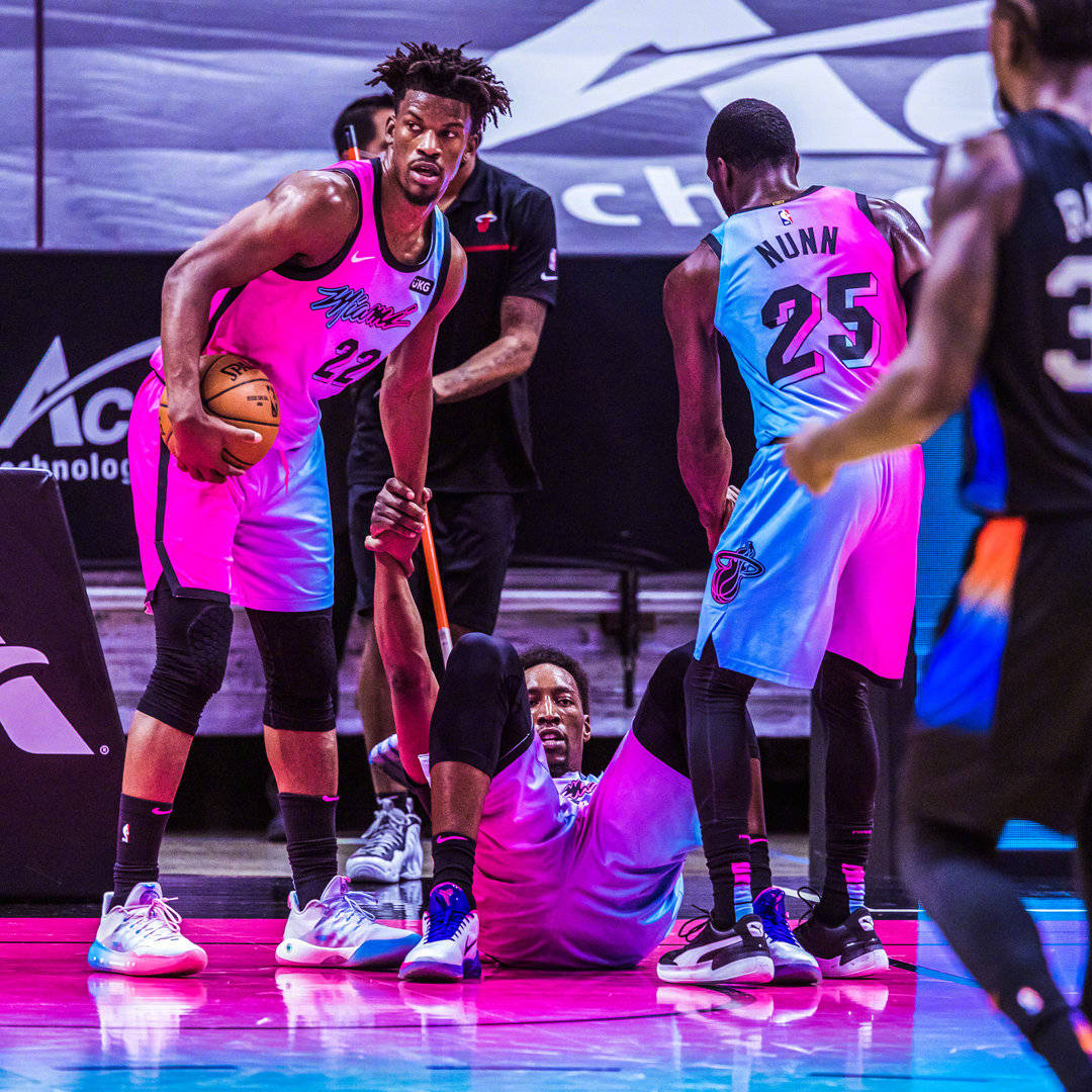 斯蒂芬·库里|败人品！领先19分时热火官推羞辱勇士后遭逆转，科尔赛后用库里回击！