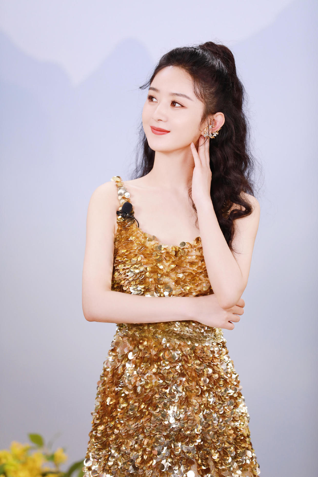 赵丽颖|赵丽颖才是辣妈圈顶流，穿鎏金亮片裙美出了新高度，漂亮大气