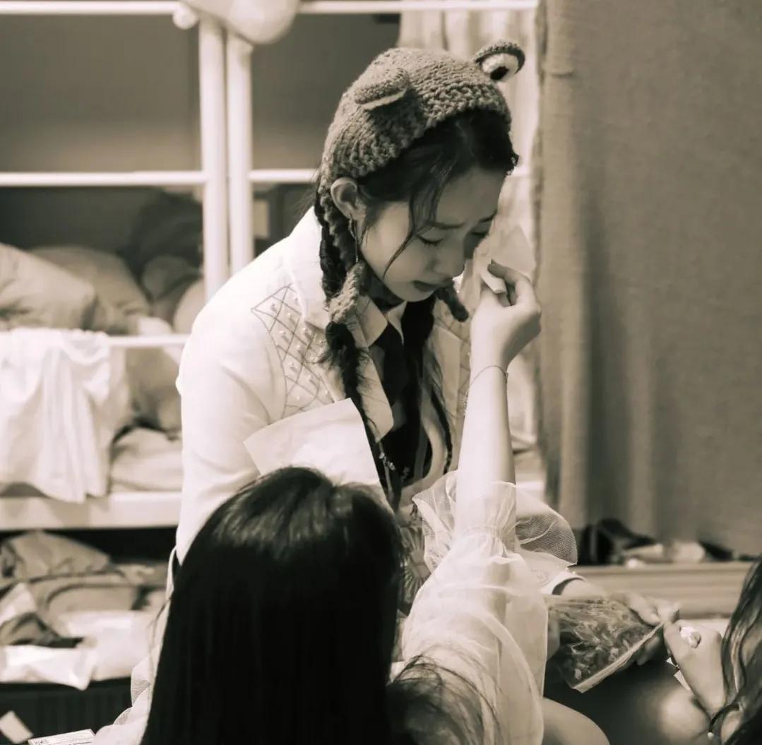 徐晓峰|“小白兔”张艺凡的“黑化史”,娱乐圈就是个大染缸