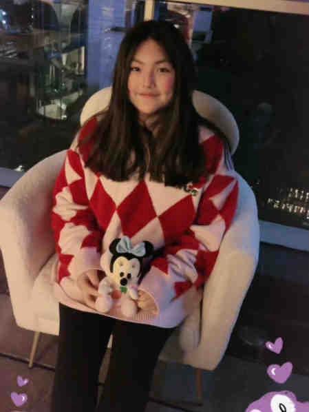 王诗龄|12岁王诗龄近照大变样！穿毛衣笑容甜美罕开挂，气质竟然赶超李湘