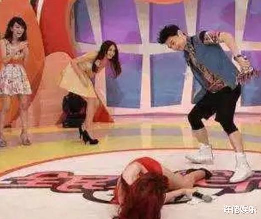 易烊千玺|女星最想删掉的照片：热巴熊猫眼，易烊千玺顶着西瓜头笑到肚子疼