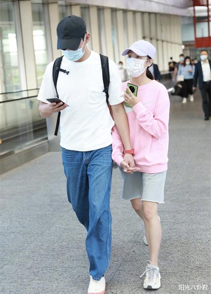 曹云金|王彦霖夫妻婚后首次同框,机场公开挽手秀恩爱,女方身材一言难尽