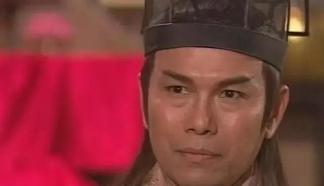 缘来妈咪|岳不群为何修成辟邪剑谱，依旧不敌左冷禅，他一个人举动完全暴露