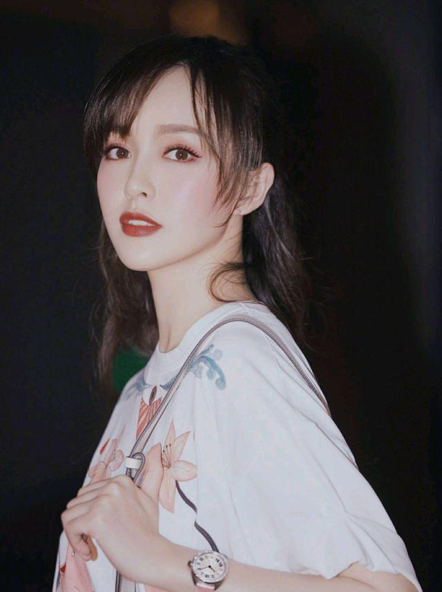 王灿|气质较好的女人，一般都有以下4个好习惯，精致护肤是第一条