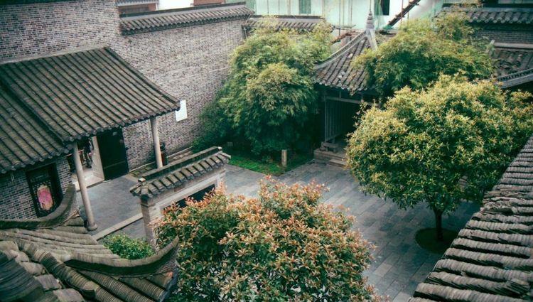 长脖子爸比说|长沙一“巨富豪宅”蹿红，两千年64次重修，距市区只有5公里