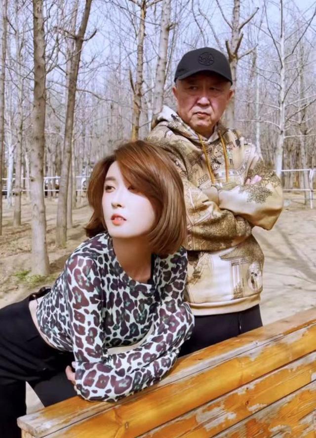 艾尚真|于谦在马场和女网红玩“变装”，郭麒麟：生父的快乐我想象不到