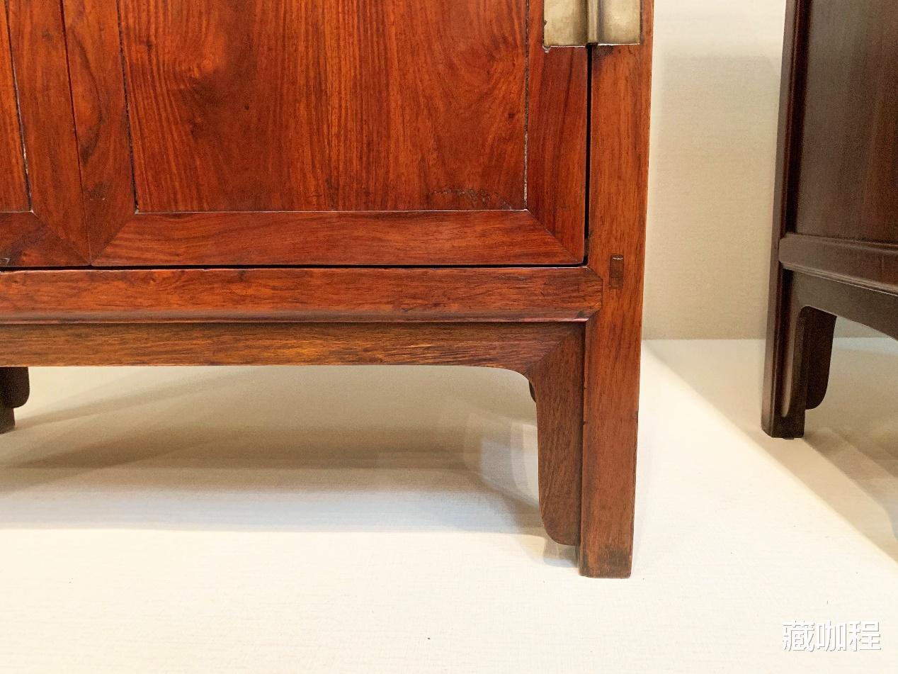 |黄花梨独有的华丽，小方角柜一对368万成交