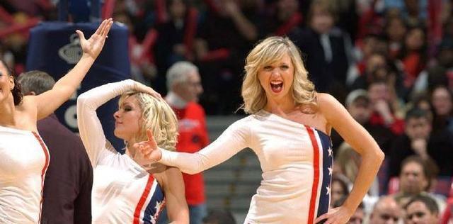 啦啦队|NBA拉拉队员肤白貌美，中场表演热舞，但为何禁止球员与其交往？