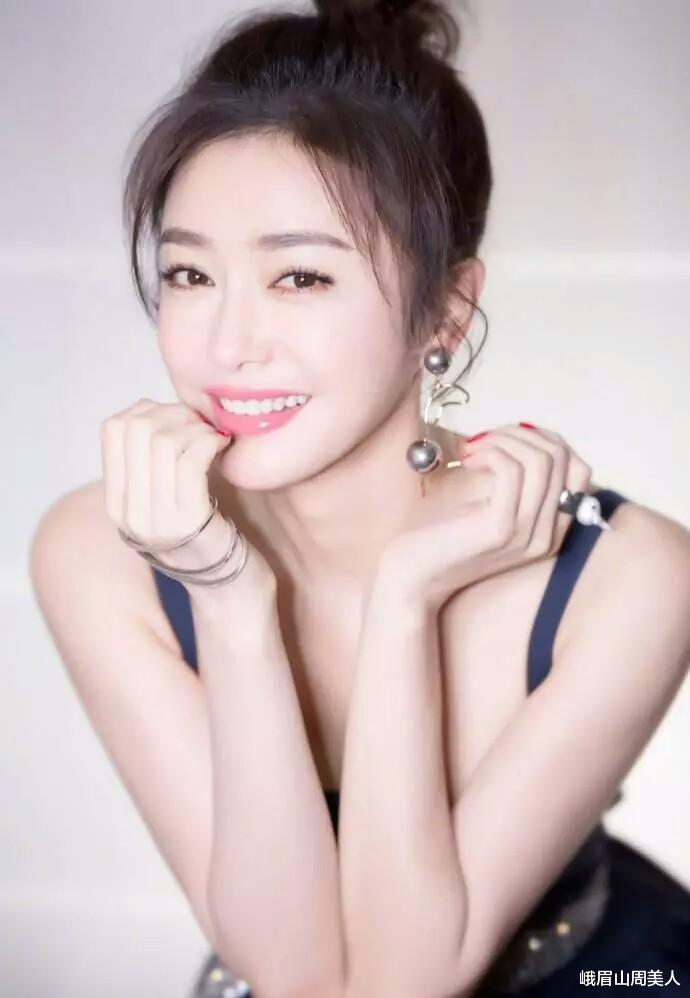 短发|三四十岁的女人留短发，尽量别犯这3个“错误”否则俗气还显老