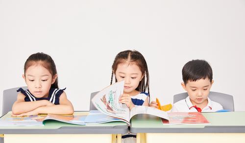 小哥哥聊育说|孩子有这6个小动作，通常是高智商的表现，看看你家娃有没有？