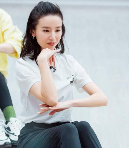 董洁|林允，倪妮，杨丞琳，李汶翰，虞书欣，赵露思，陈翔，董洁