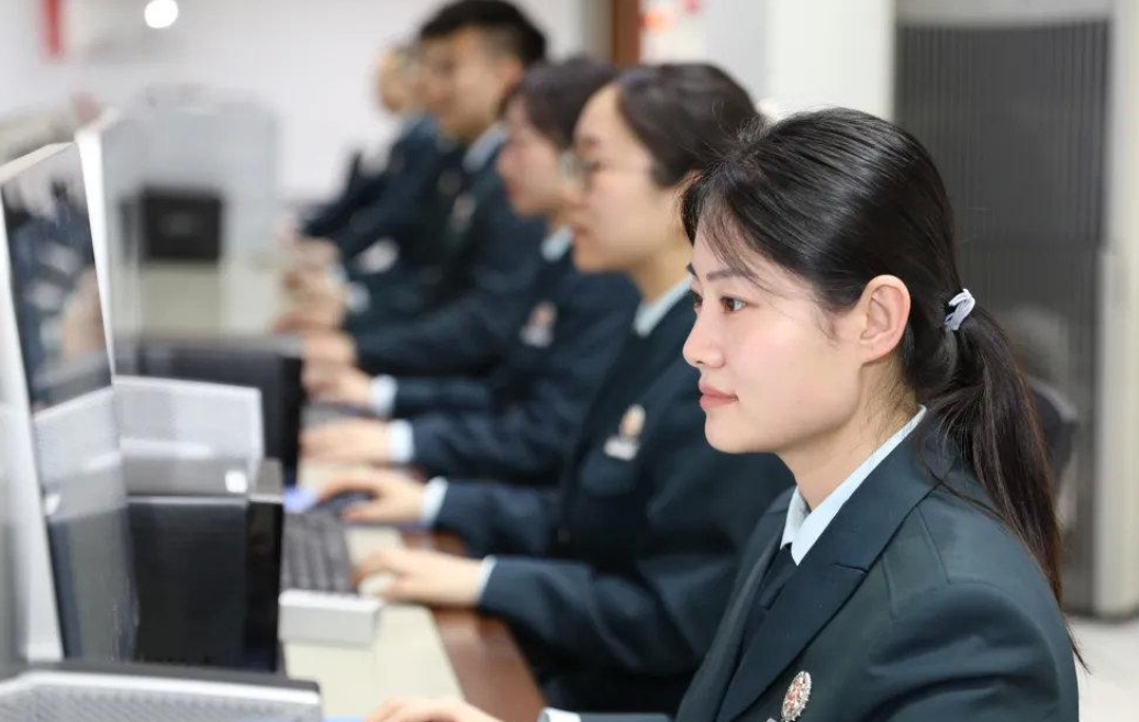 文职|军队文职招录遭遇滑铁卢，8000多个岗位无人问津，铁饭碗不铁了？