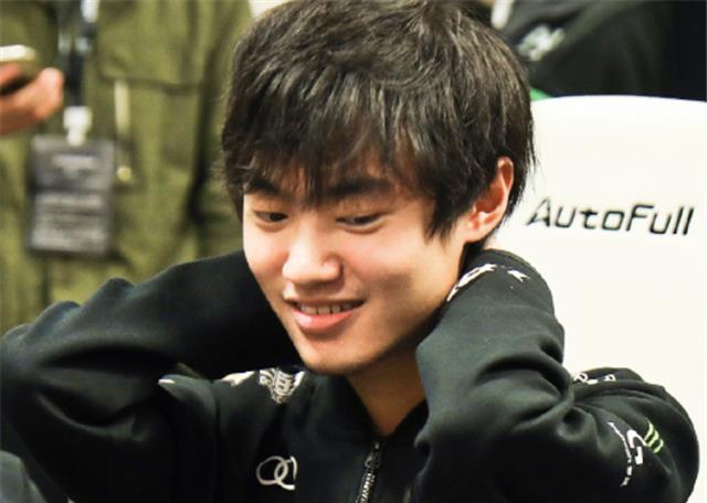 zhuo|左手“变脸”如此纯熟？Tian加入前：跟zhuo兄弟LOL，之后：饭桌