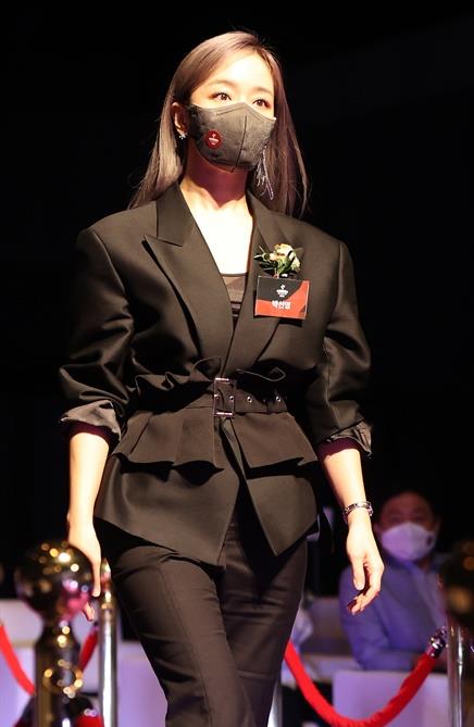 刘在石|刘在石再度荣获韩国年度最佳男综艺人物奖，国民MC实至名归！