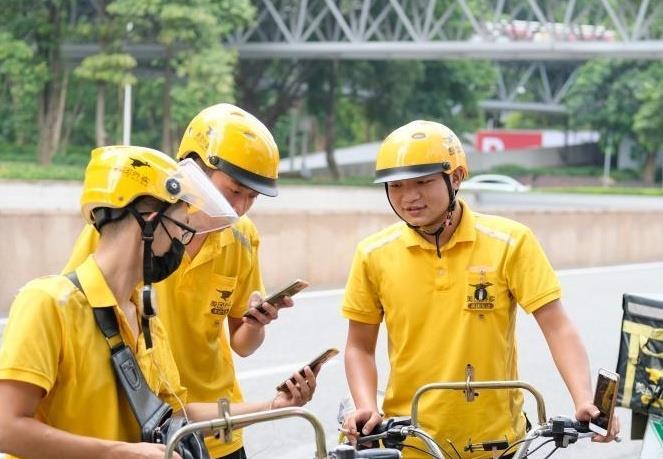 工人|当下的年轻人，为什么宁愿送外卖、跑滴滴，也不愿意进工厂？