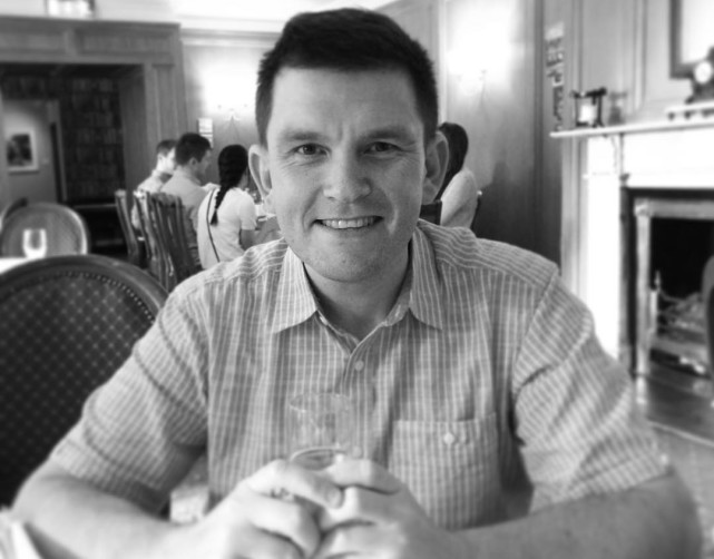 迪丽热巴|46岁英国主持人因癌去世，辞世前浮肿到判若两人，晚期仍出镜工作