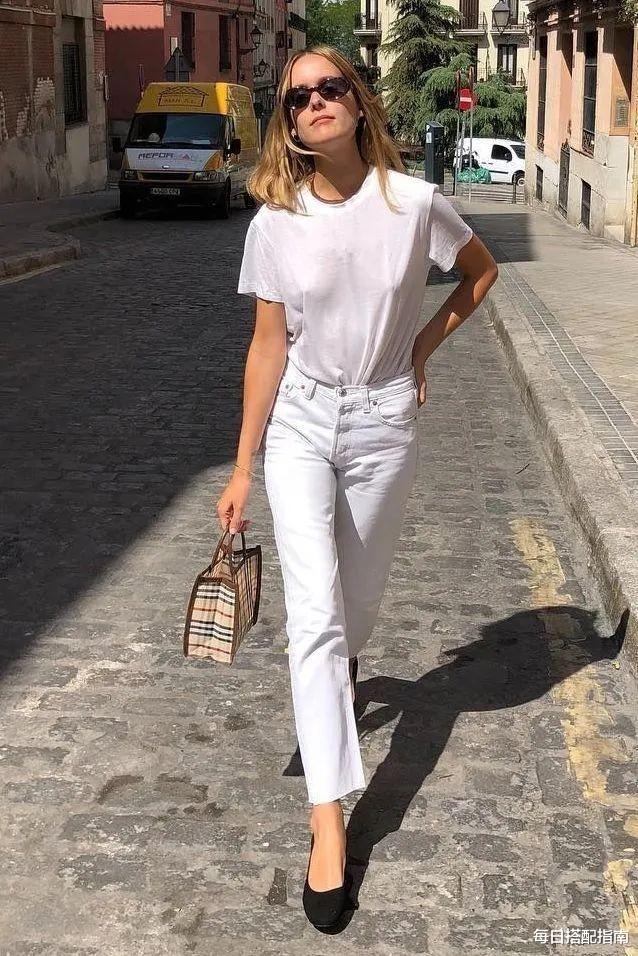 每日搭配指南|夏天别只会穿裙子,今年流行“上衣+九分裤”,显高显瘦又时髦