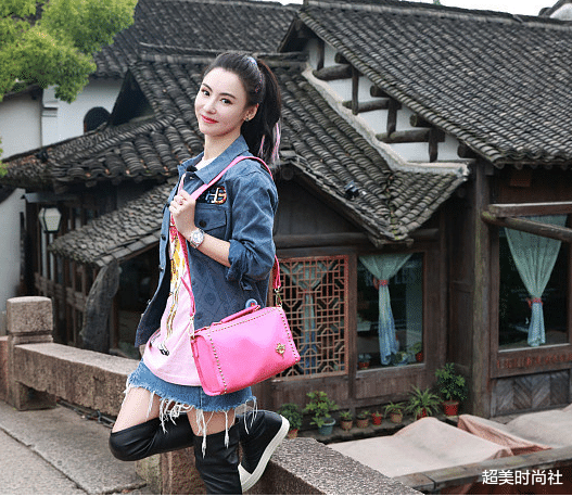 穿衣搭配|谋女郎刘浩存拍珠宝大片，梳高马尾穿黑裙显气场，网友：没气质