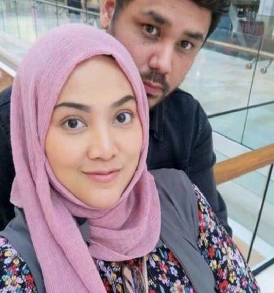 茜拉|歌手茜拉与富商老公离婚，自曝家中被淹身心疲惫，带儿子住亲戚家