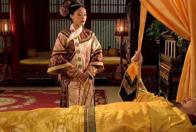 雍正|甄嬛传: 雍正临死前拼命拉黄带子,你知道它有什么用吗?