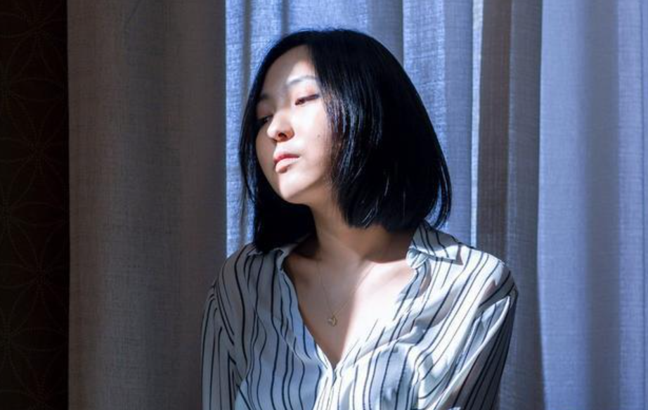 歪妈亲子故事|七夕节女子“坐阳台”,催婚不成变催命?当代年轻人为啥不结婚