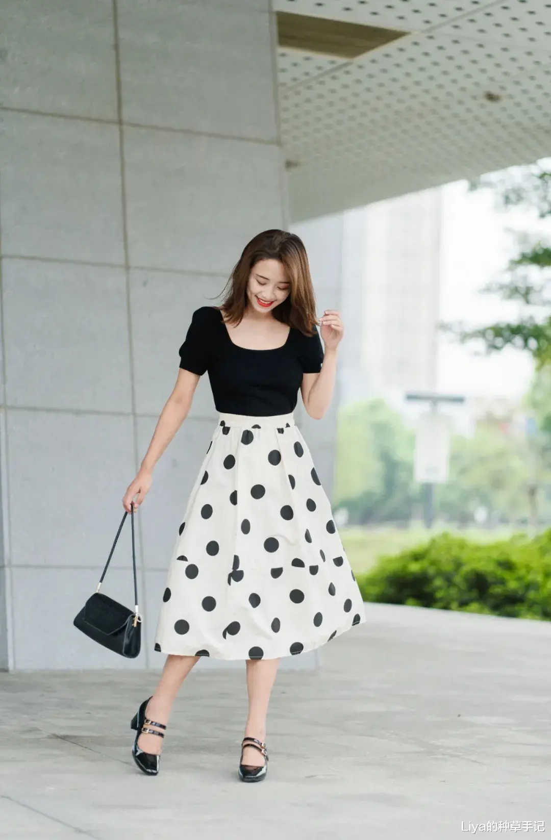 Liya的种草手记 小白鞋烂大街了！牛仔裤 + 这4双鞋 = 高级