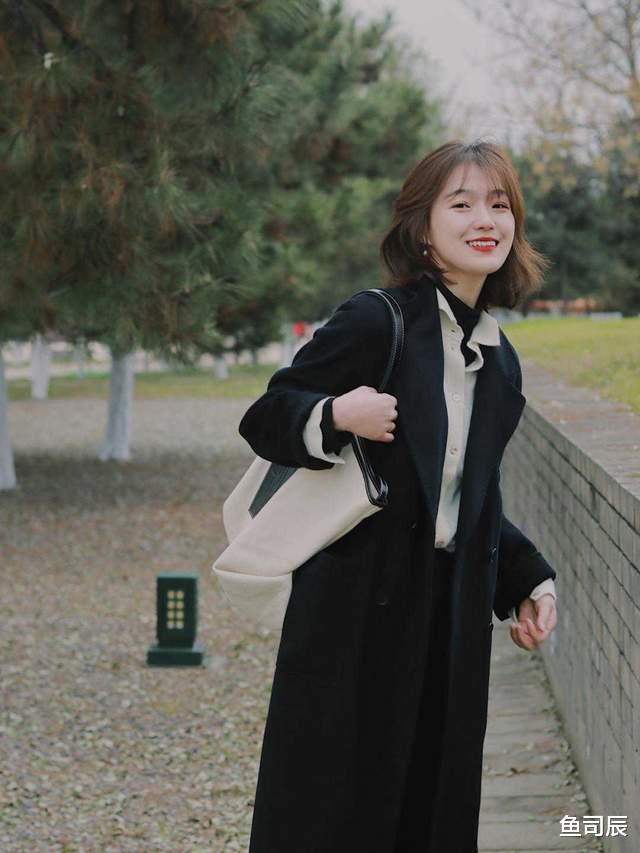 鱼司辰 初冬的正确打开方式，大衣+靴子才是王炸组合，简直太保暖