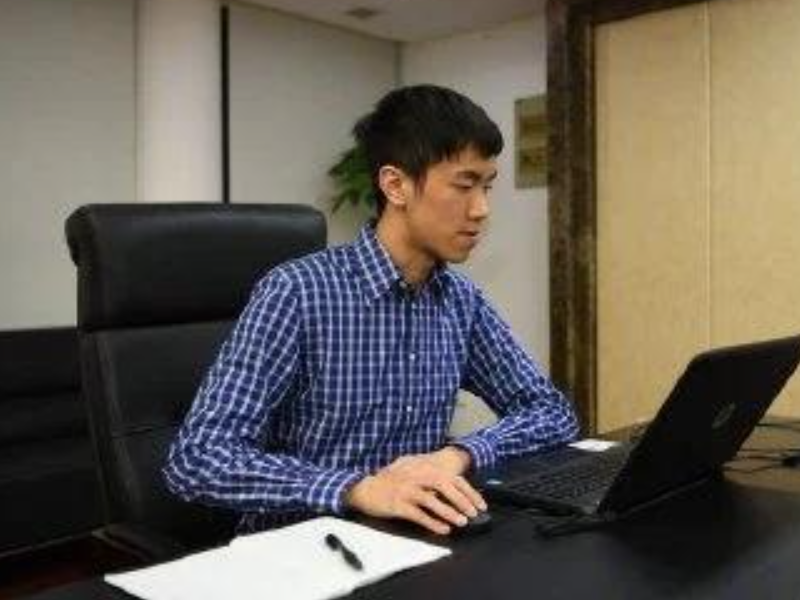 立言君 26岁教授破解物理世纪难题！爸爸曝光：他从小学就不写作业