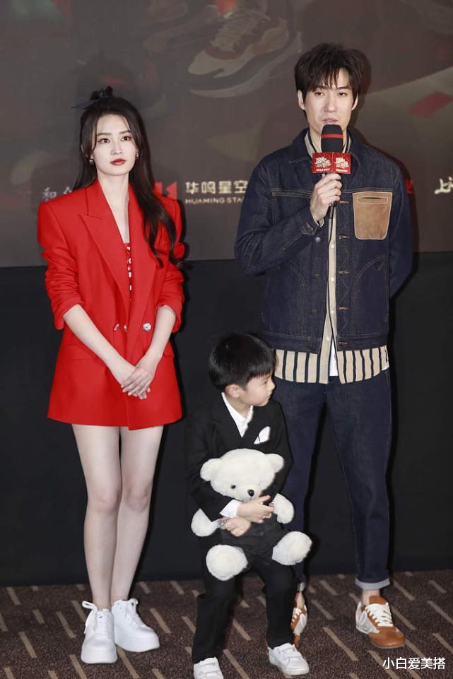 小白爱美搭|看不出李沁比吴磊大了9岁,穿着短裙露出美腿,上演“下身失踪”