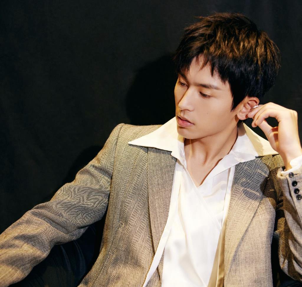 迪丽热巴|肖战代拍？迪丽热巴？鹿晗退圈？张哲瀚被黑？周冬雨演技被群嘲？