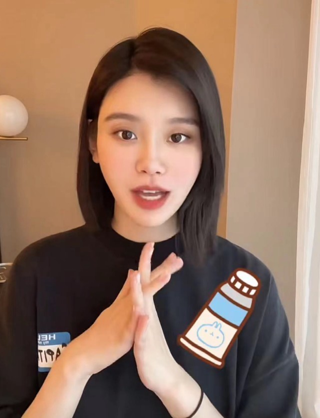 奚梦瑶|奚梦瑶晒夫妻合照，美颜过度和生图差太多，何猷君甜靠老婆肩头秀恩爱