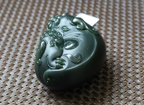 |4种和田玉，打灯看不到结构，难道是假货？