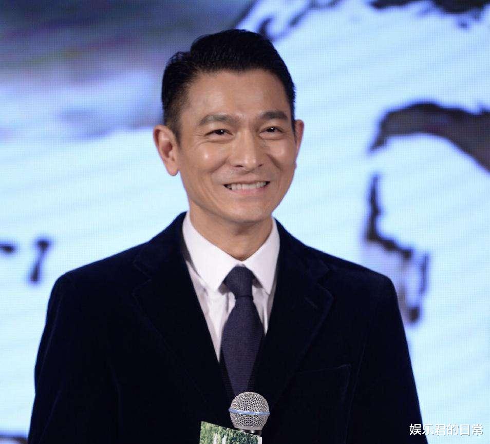 TVB|57岁前TVB男星坐街头吃泡面，在内地打拼已6年，曾无钱长期租房住