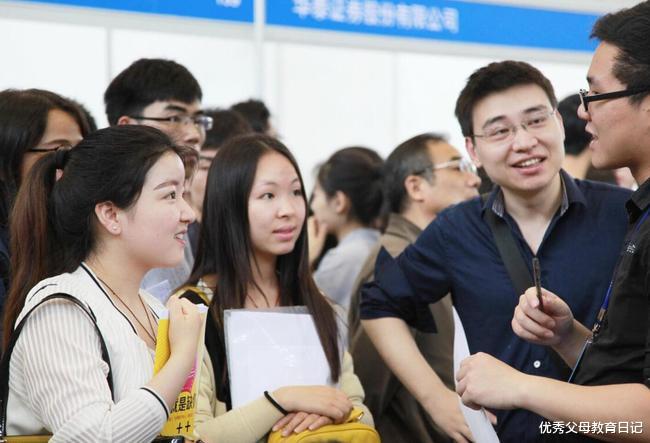 大学生|高学历毕业生，求职路上遭拒绝，网友称：比文凭贬值还严重