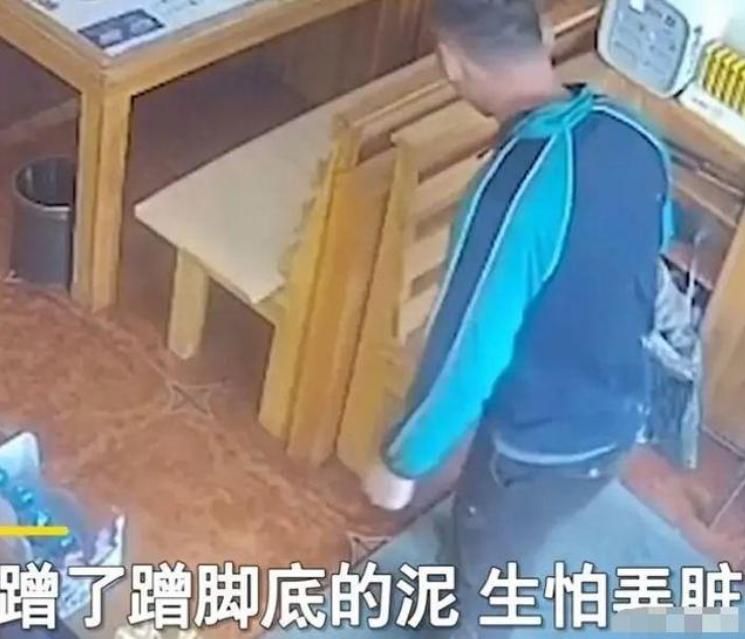 城市谈 致歧视学生的天津前女教师，看文中图片，这些高素质人有钱吗？