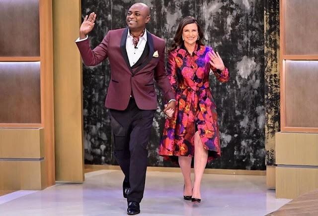 路易斯|挪威长公主晒新年全家福！头戴塑料王冠，与双性恋的黑人男友好甜