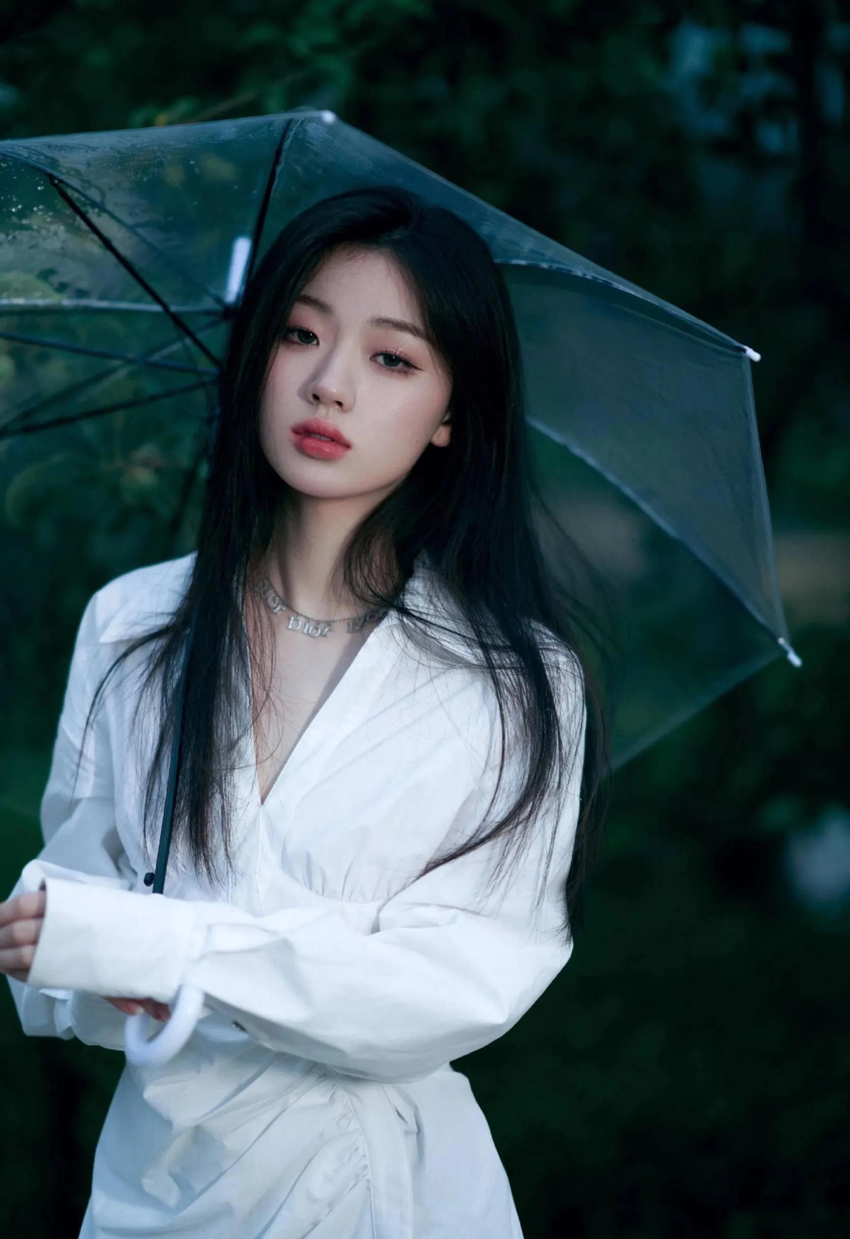 单依纯|歌坛女神单依纯，清风徐来你自盛开，愿你拥有永不失联的爱