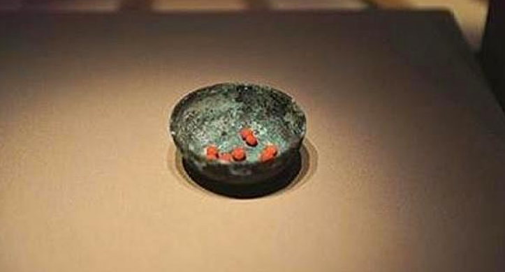 王彬|南京出土一父女合葬墓，女儿身旁有200颗药丸，化验结果让人愤怒