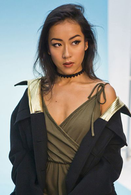 柳岩|性感入圈的黑皮美人，吉克隽逸的个性穿搭，美丽穿搭快学起来吧。