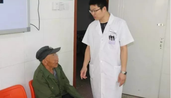 天天听健康 肝癌“上身”前，身体往往有这“4异常”！肝科主任痛心：很遗憾没人重视