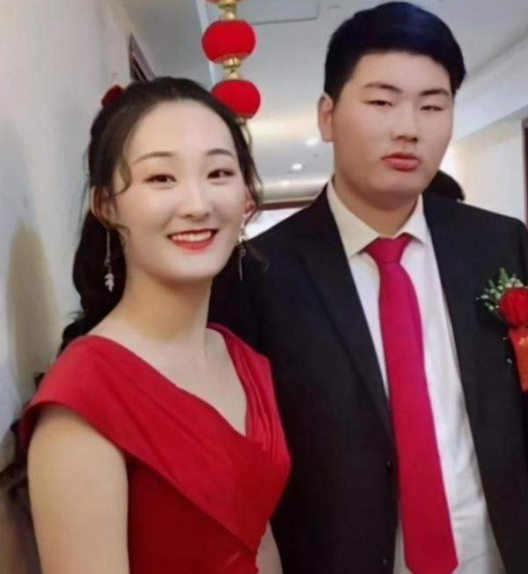 杨紫|都叫“亚男”，大衣哥儿媳陈亚男，与王祖蓝老婆李亚男，格局差太多