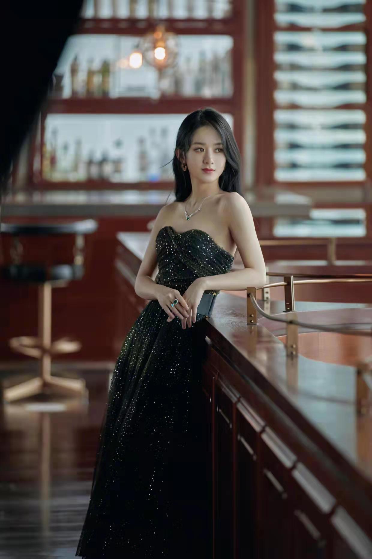 赵丽颖|赵丽颖越发知性，抹胸礼服，成熟精致高级