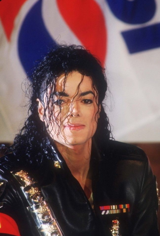 张艺兴|?1987年，迈克尔杰克逊在广东中山农村，度过了特殊的一天