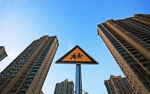 组织架构|一人有50万存款没房，另一人有100万房产没存款，谁的生活更好？