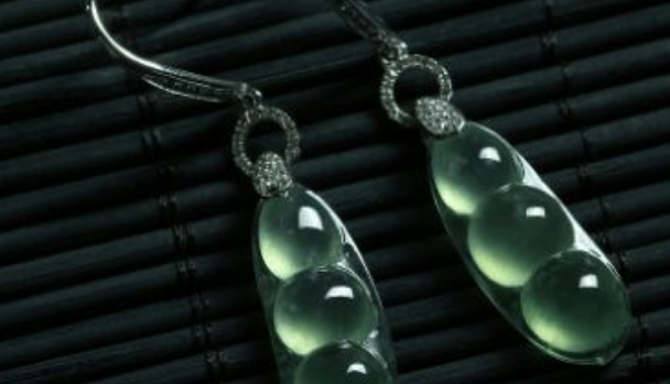 翡翠|最近成了玉石行业的热门！也被大家误认为是高档翡翠，可别再认错了