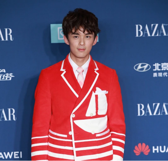 吴磊|吴磊的新发型也太油腻了吧，赶紧把这个造型师开除吧
