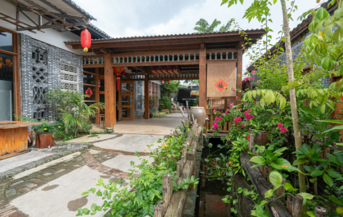 |“穷装”还能这么好看？她家院子光秃秃的，只需这几步就“琳琅满目”了