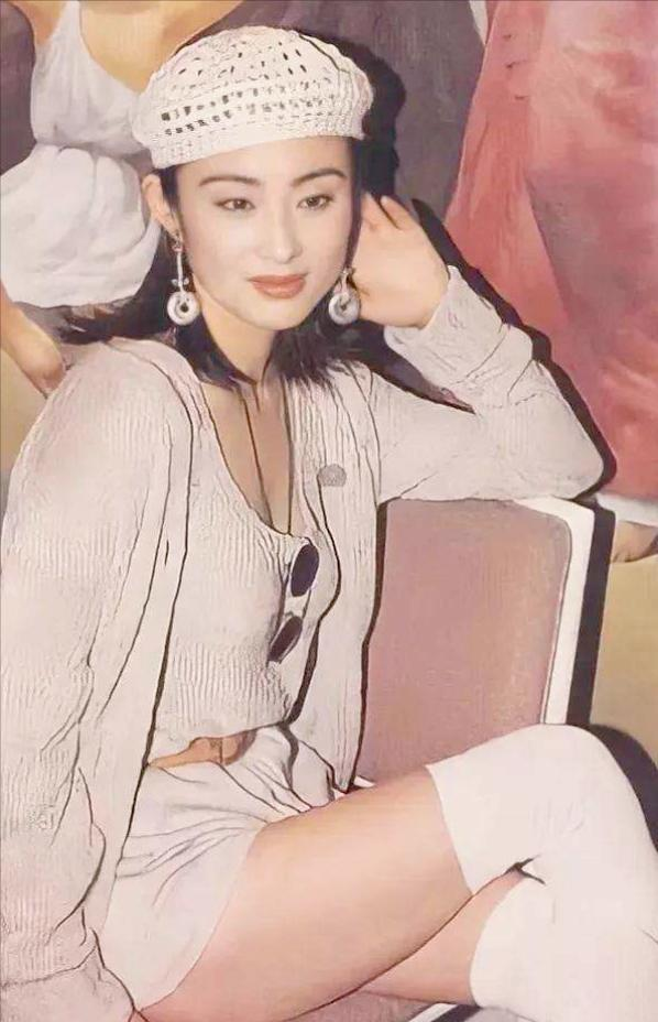 张敏|张敏53岁落魄了？找小10岁不知名导演当二婚对象，被男方酒后消遣