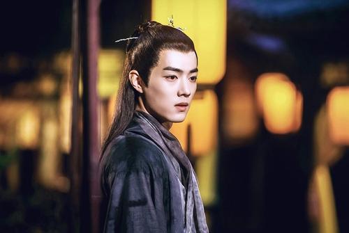 肖战|肖战打破流量格局！亲自扭转个人局面，“多重惊喜”荣登热榜